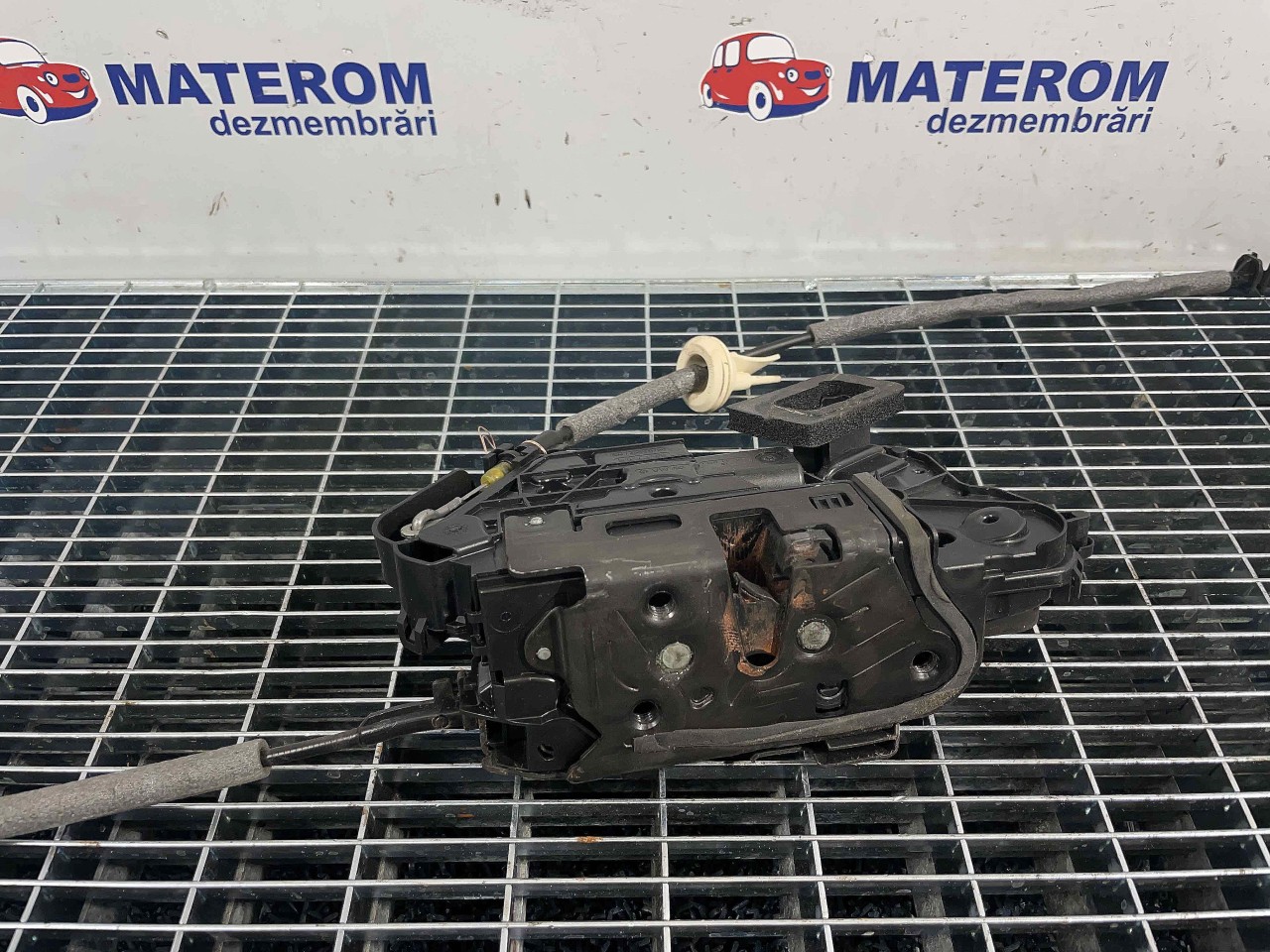 INCUIETOARE USA FATA DREAPTA VW GOLF VII - - (2012 2016)