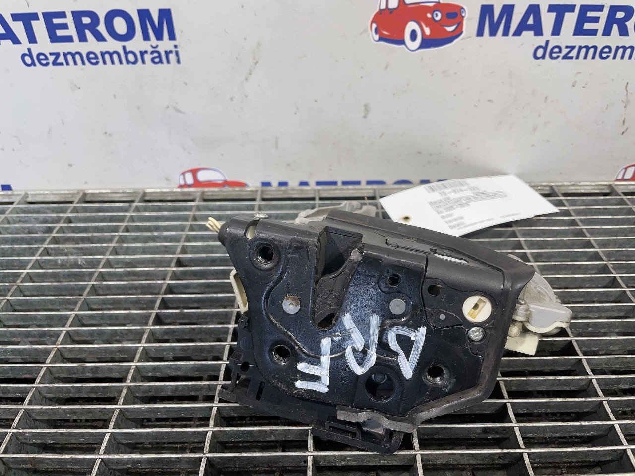 INCUIETOARE USA FATA DREAPTA VW PASSAT - - (2005 2010)