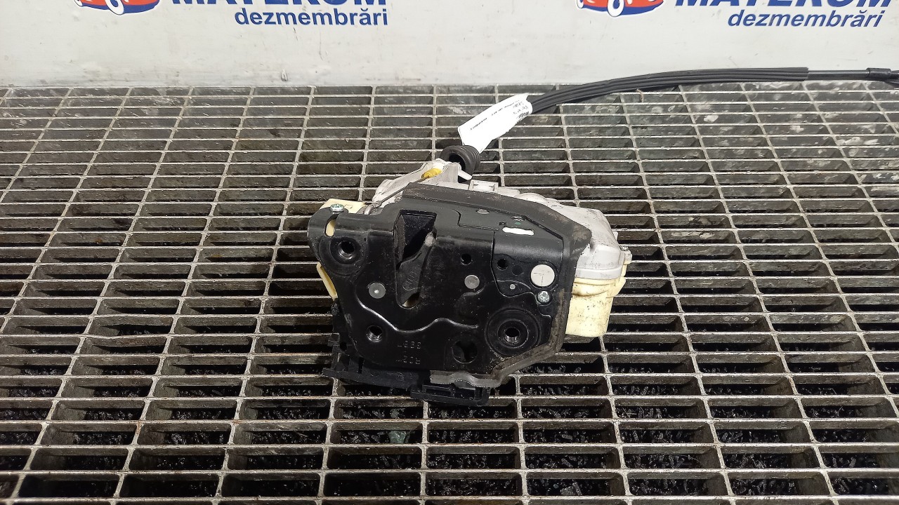 INCUIETOARE USA FATA DREAPTA VW PASSAT - - (2005 2010)