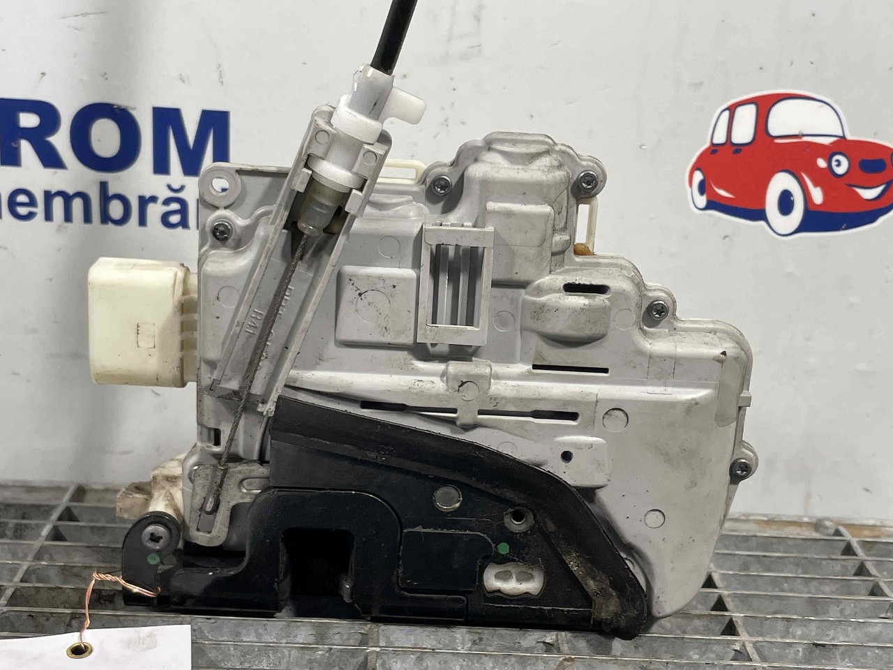 INCUIETOARE USA FATA DREAPTA VW PASSAT - - (2010 2014)