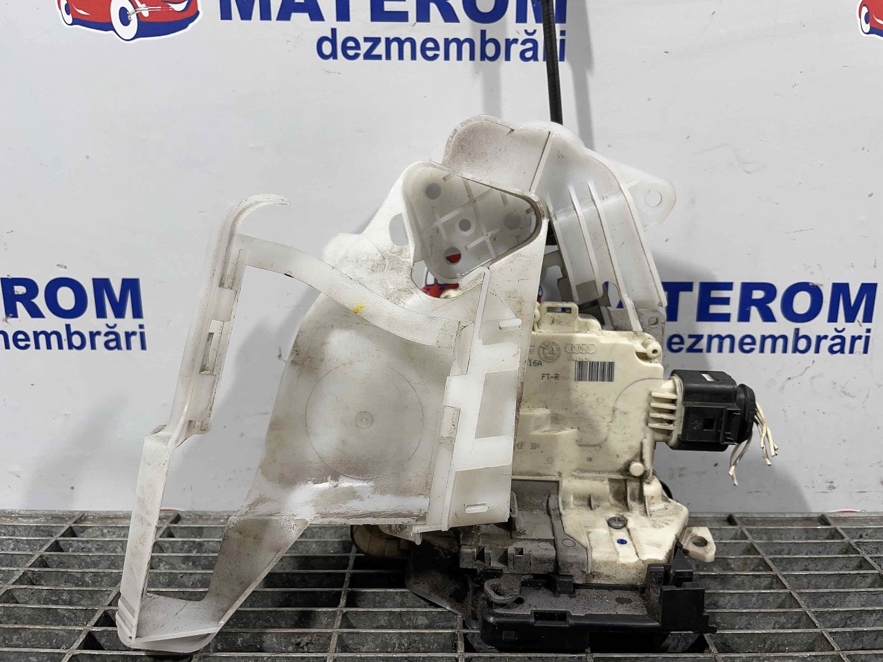 INCUIETOARE USA FATA DREAPTA VW PASSAT - - (2010 2014)