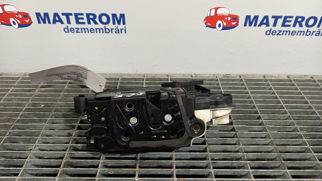 INCUIETOARE USA FATA DREAPTA VW PASSAT - - (2014 2019)