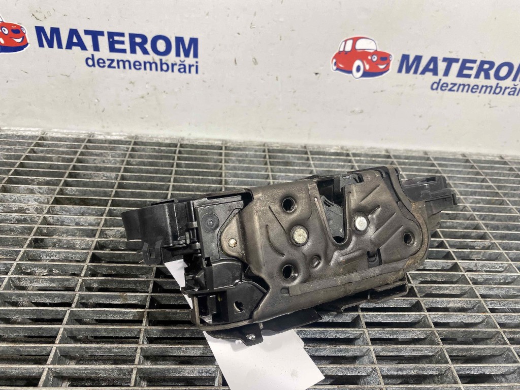 INCUIETOARE USA FATA DREAPTA VW PASSAT - - (2014 2019)
