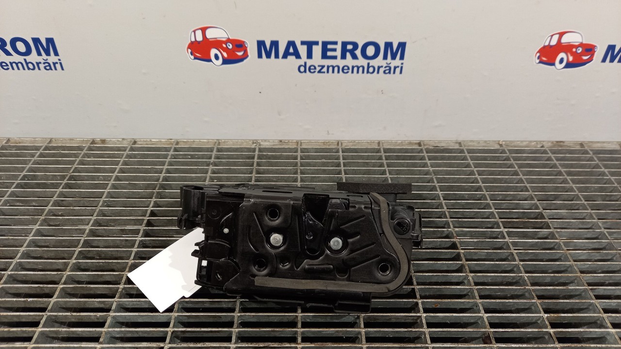 INCUIETOARE USA FATA DREAPTA VW PASSAT - - (2014 2019)