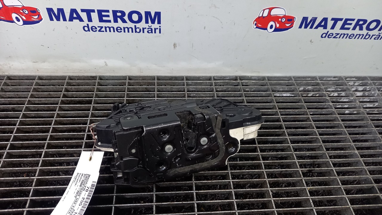 INCUIETOARE USA FATA DREAPTA VW PASSAT CC PASSAT CC - - (2008 2012)