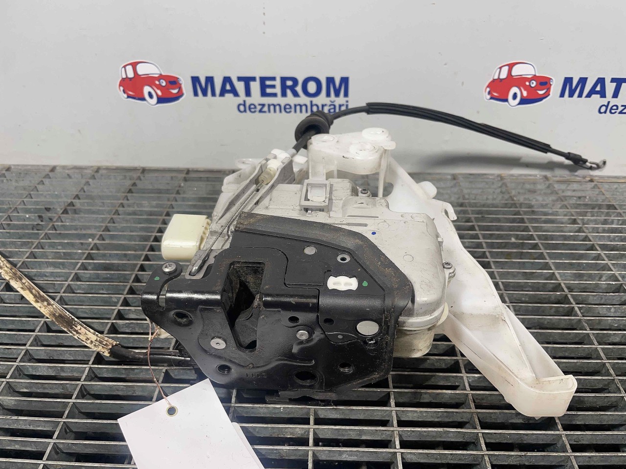 INCUIETOARE USA FATA DREAPTA VW PASSAT PASSAT - - (2010 2014)