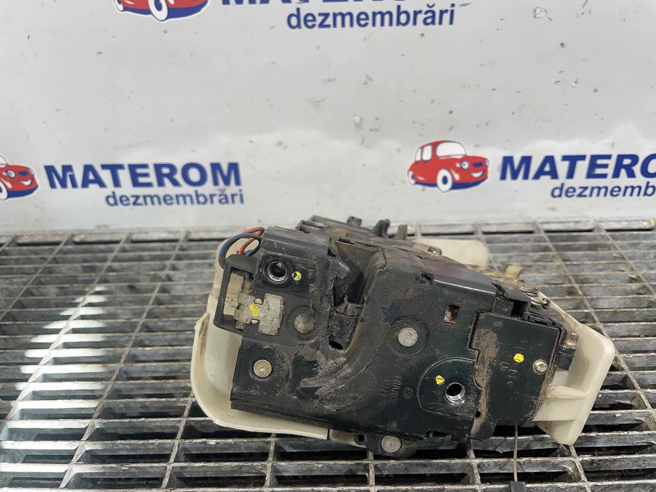 INCUIETOARE USA FATA DREAPTA VW PASSAT PASSAT - - (2000 2005)