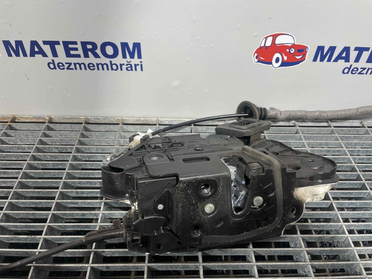 INCUIETOARE USA FATA DREAPTA VW POLO - - (2009 2014)