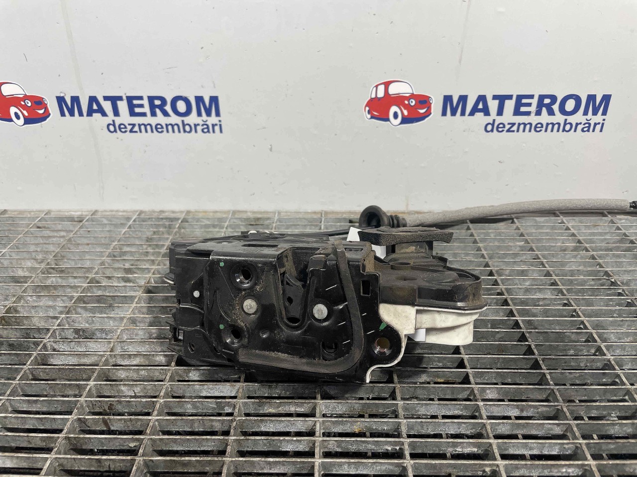 INCUIETOARE USA FATA DREAPTA VW POLO - - (2009 2014)