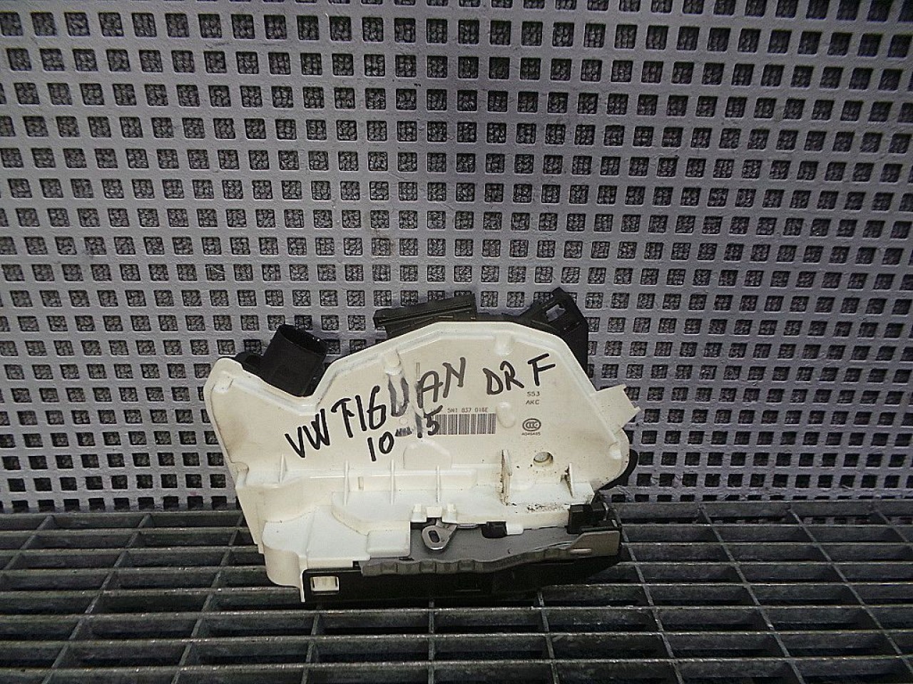 INCUIETOARE USA FATA DREAPTA VW TIGUAN - - (2010 2015)