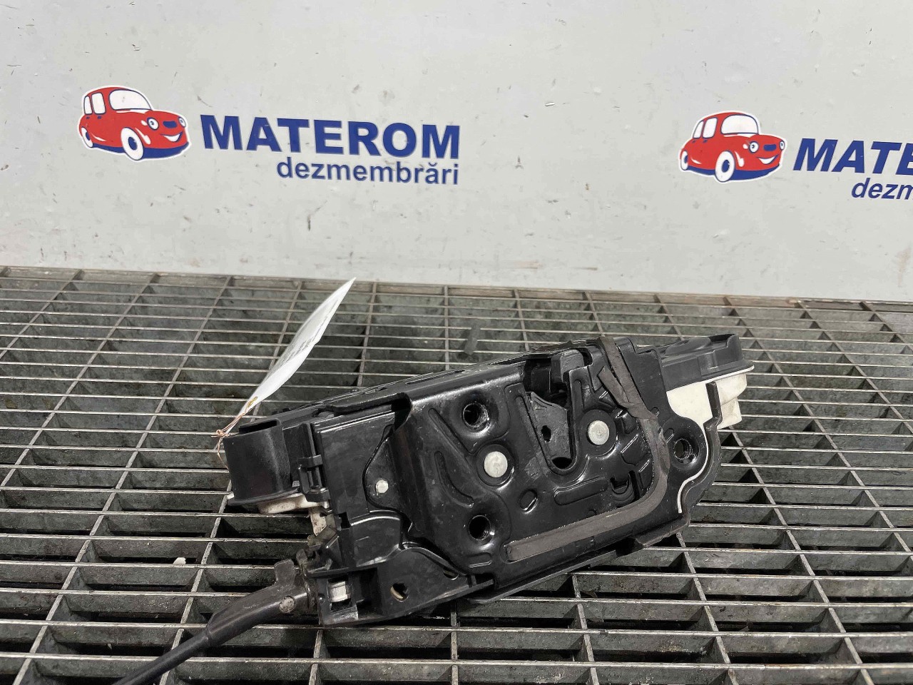 INCUIETOARE USA FATA DREAPTA VW TIGUAN - - (2010 2015)