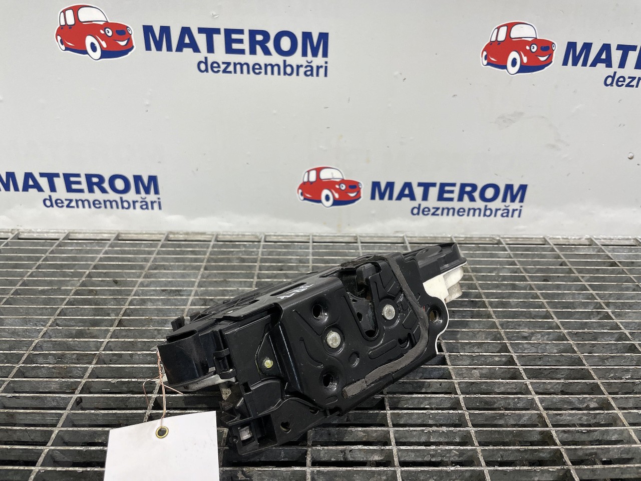 INCUIETOARE USA FATA DREAPTA VW TIGUAN TIGUAN - - (2010 2015)