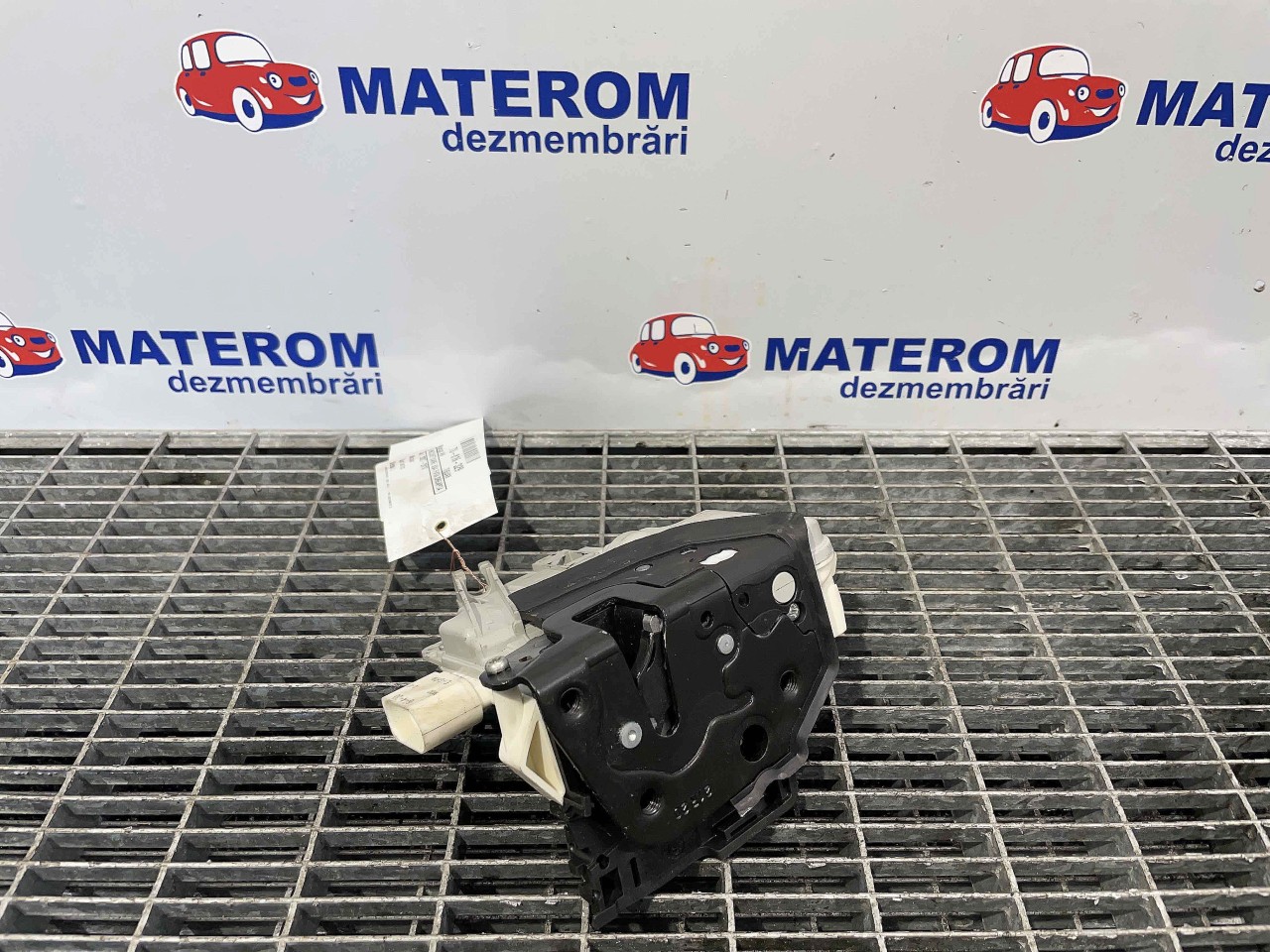 INCUIETOARE USA FATA DREAPTA VW TIGUAN TIGUAN - - (2007 2010)