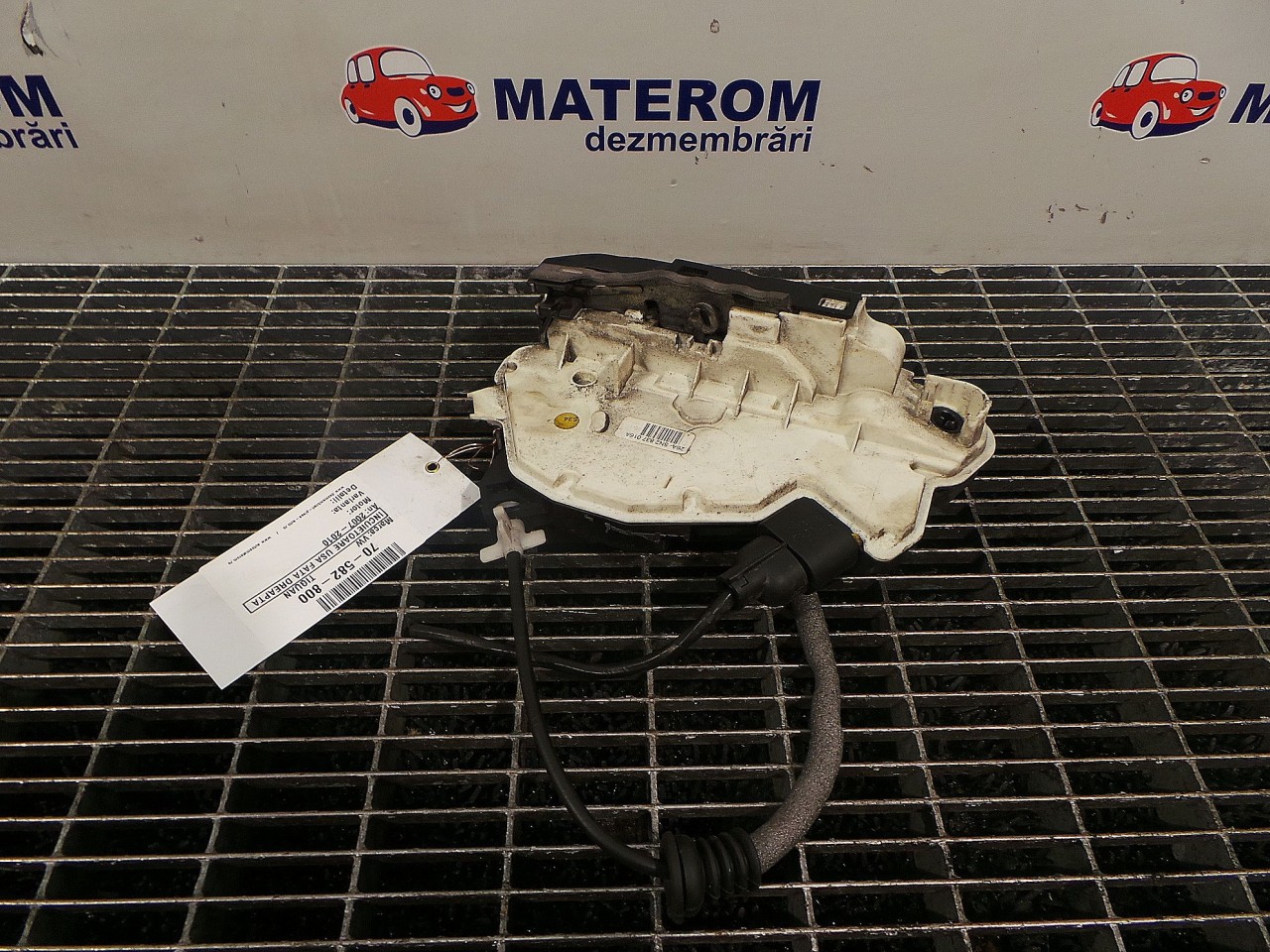 INCUIETOARE USA FATA DREAPTA VW TIGUAN TIGUAN - - (2007 2010)