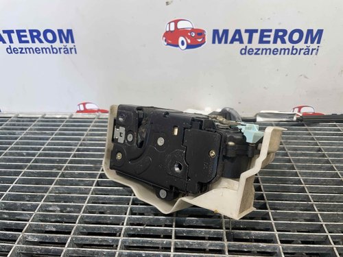 INCUIETOARE USA FATA DREAPTA VW TOURAN - - (2003 2007)