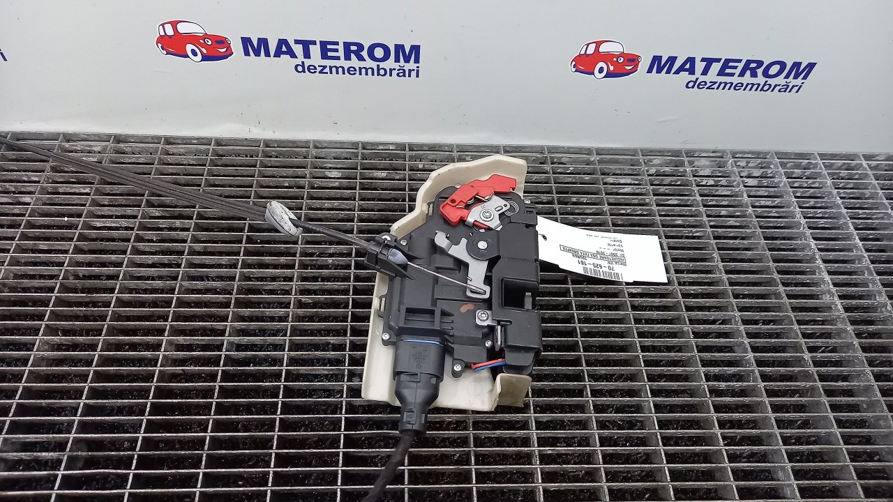 INCUIETOARE USA FATA DREAPTA VW TOURAN - - (2007 2010)