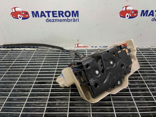 INCUIETOARE USA FATA DREAPTA VW TOURAN - - (2007 2010)
