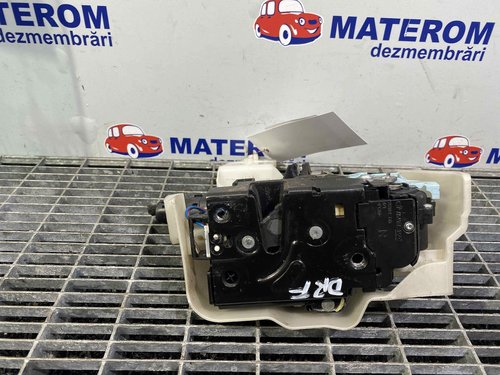 INCUIETOARE USA FATA DREAPTA VW TOURAN - - (2010 2015)