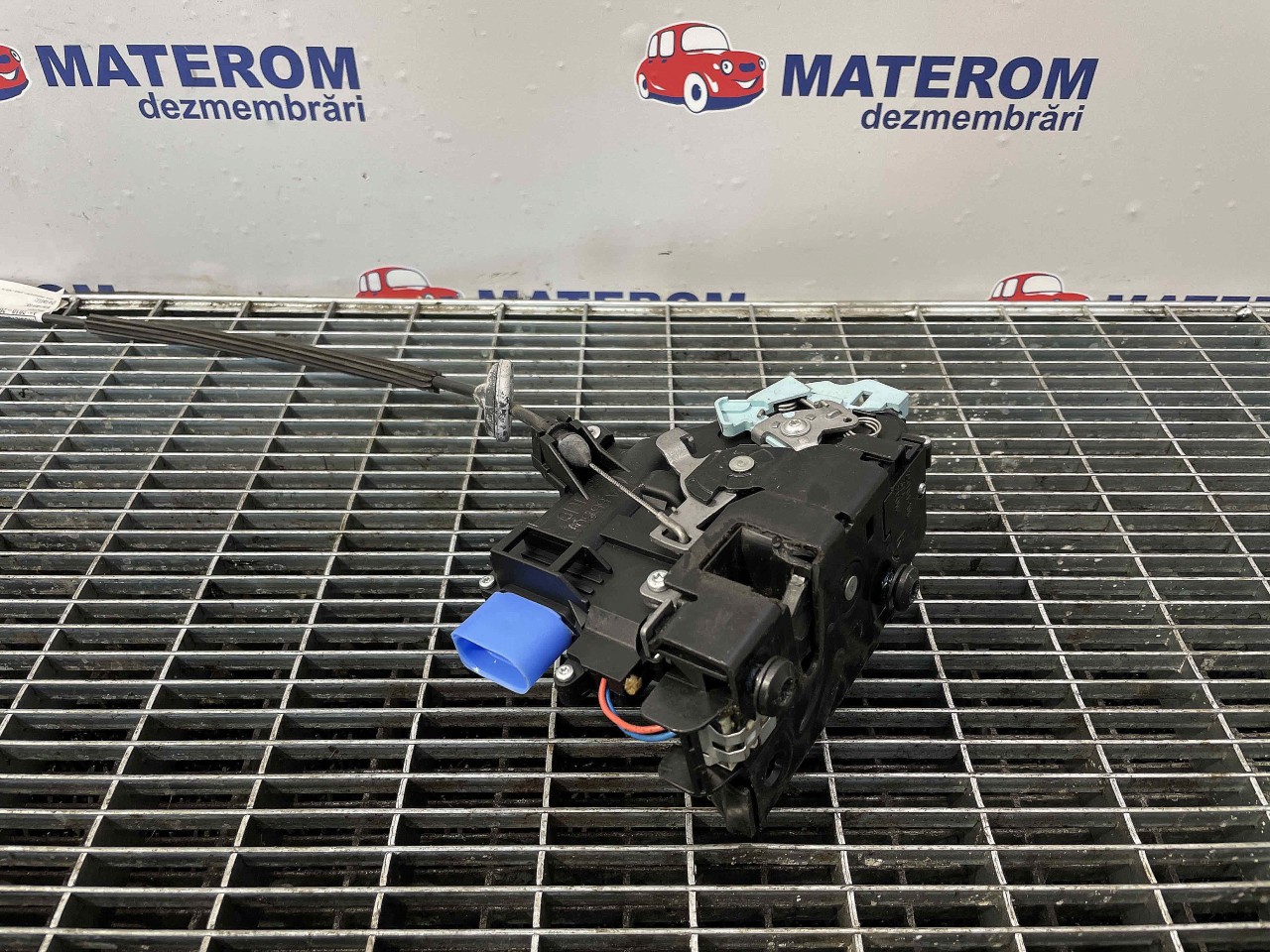 INCUIETOARE USA FATA DREAPTA VW TOURAN - - (2010 2015)
