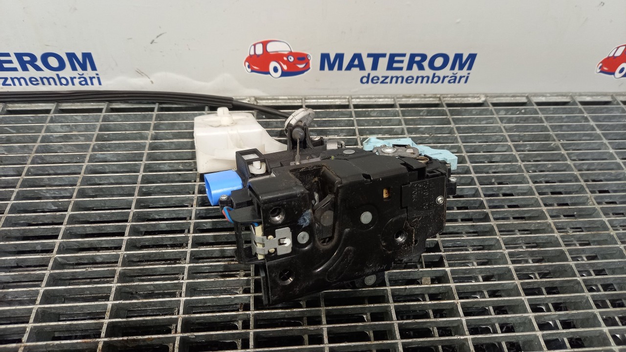 INCUIETOARE USA FATA DREAPTA VW TOURAN - - (2010 2015)