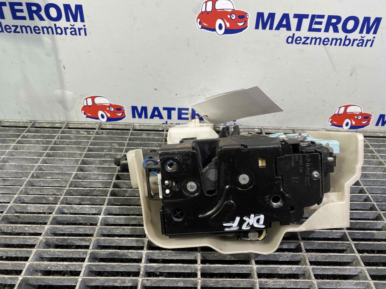 INCUIETOARE USA FATA DREAPTA VW TOURAN TOURAN - - (2010 2015)