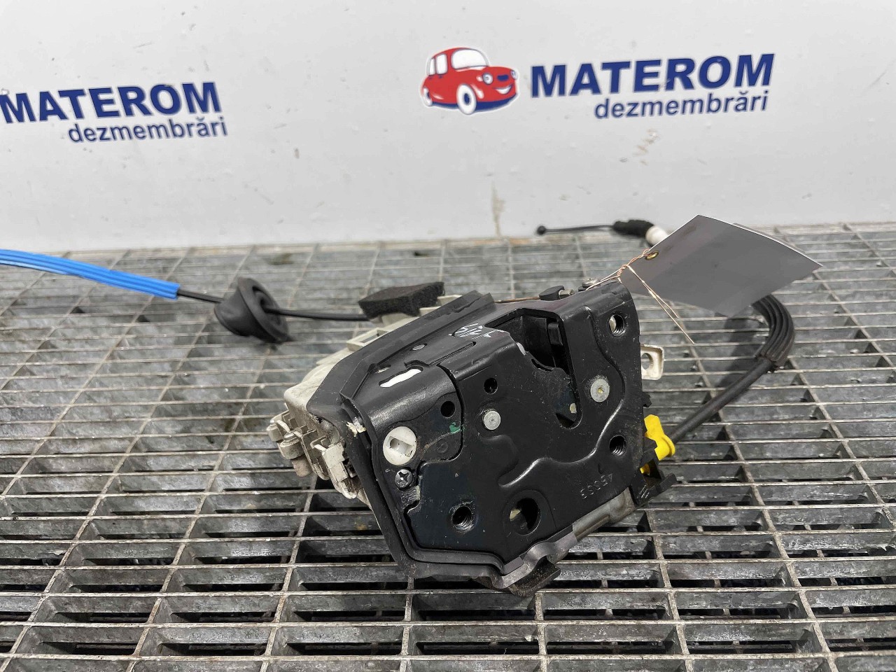 INCUIETOARE USA FATA STANGA AUDI A4 - - (2012 2015)