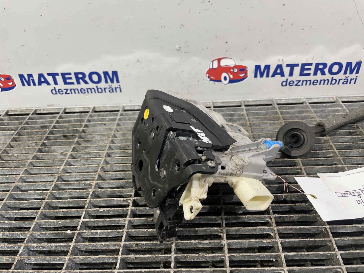 INCUIETOARE USA FATA STANGA AUDI Q3 - - 