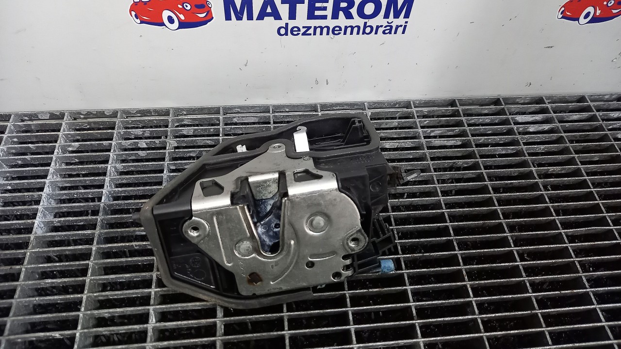 INCUIETOARE USA FATA STANGA BMW SERIA 1 E 87 - - (2007 2011)