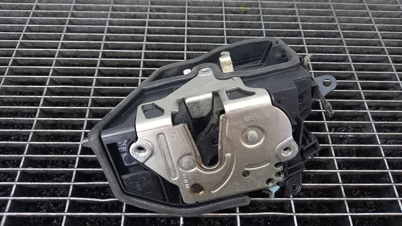 INCUIETOARE USA FATA STANGA BMW SERIA 3 E 90 - - (2004 2012)