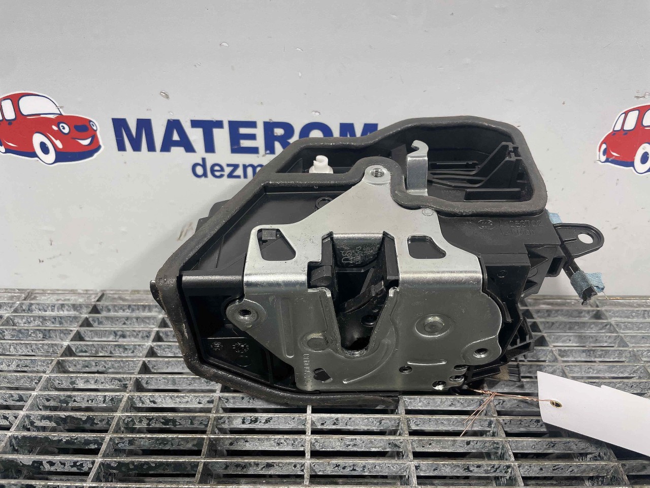 INCUIETOARE USA FATA STANGA BMW SERIA 3 E 90 - - (2007 2012)