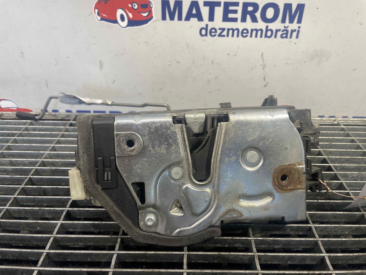 INCUIETOARE USA FATA STANGA BMW SERIA 3 E 90 SERIA 3 E 90 - - (2004 2012)