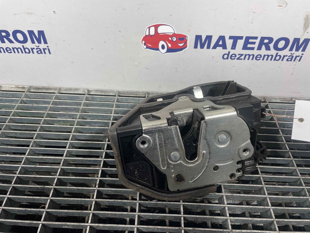 INCUIETOARE USA FATA STANGA BMW SERIA 5 E 60 - - (2007 2010)