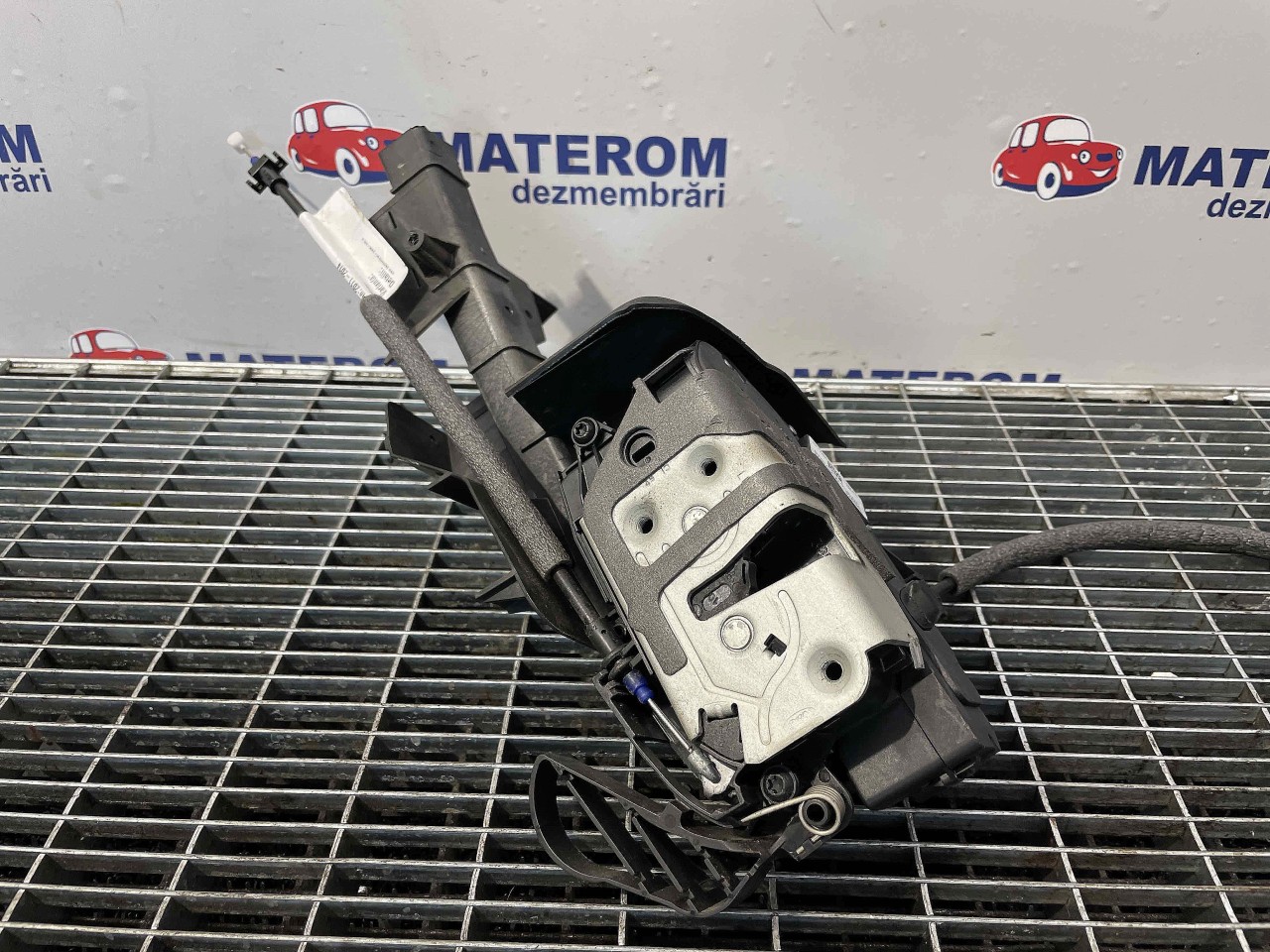 INCUIETOARE USA FATA STANGA FORD FOCUS - - (2011 2014)