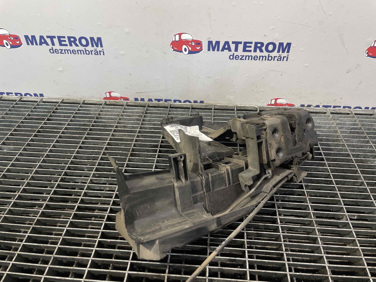 INCUIETOARE USA FATA STANGA FORD FOCUS FOCUS - - (2008 2010)
