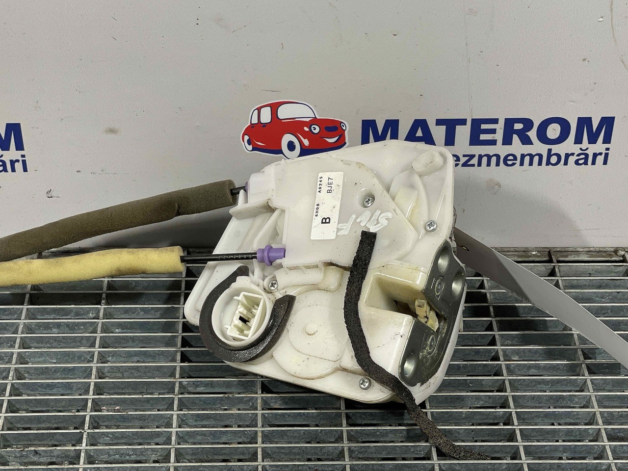 INCUIETOARE USA FATA STANGA MAZDA 3 - - (2013 2018)