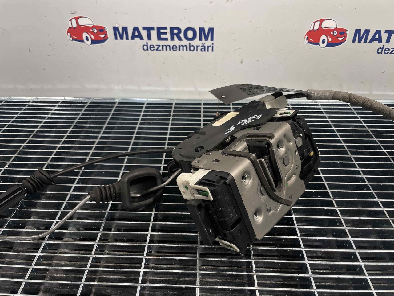 INCUIETOARE USA FATA STANGA MERCEDES C-CLASS C-CLASS - - (2011 2014)
