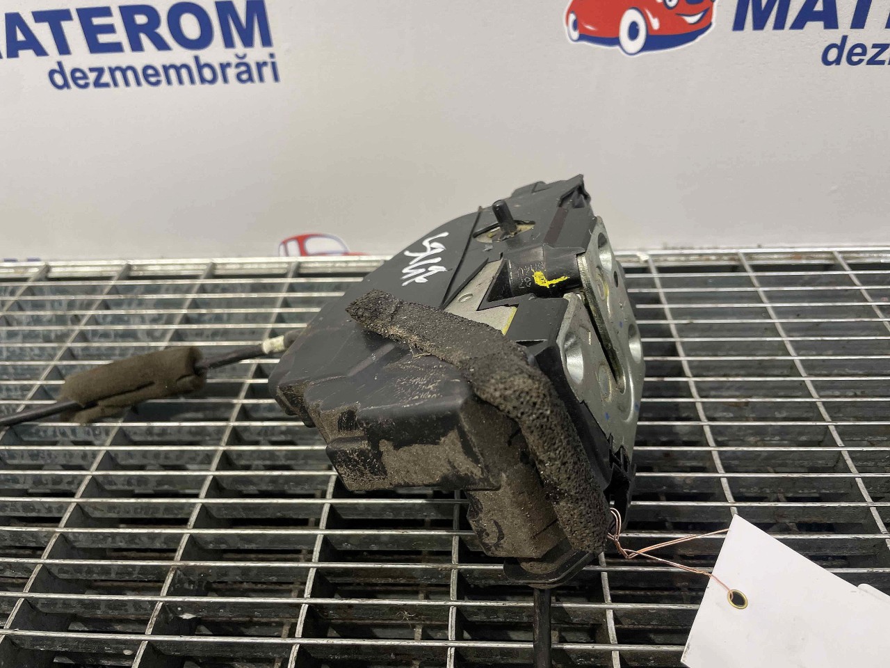 INCUIETOARE USA FATA STANGA NISSAN NAVARA - - (2015 2019)