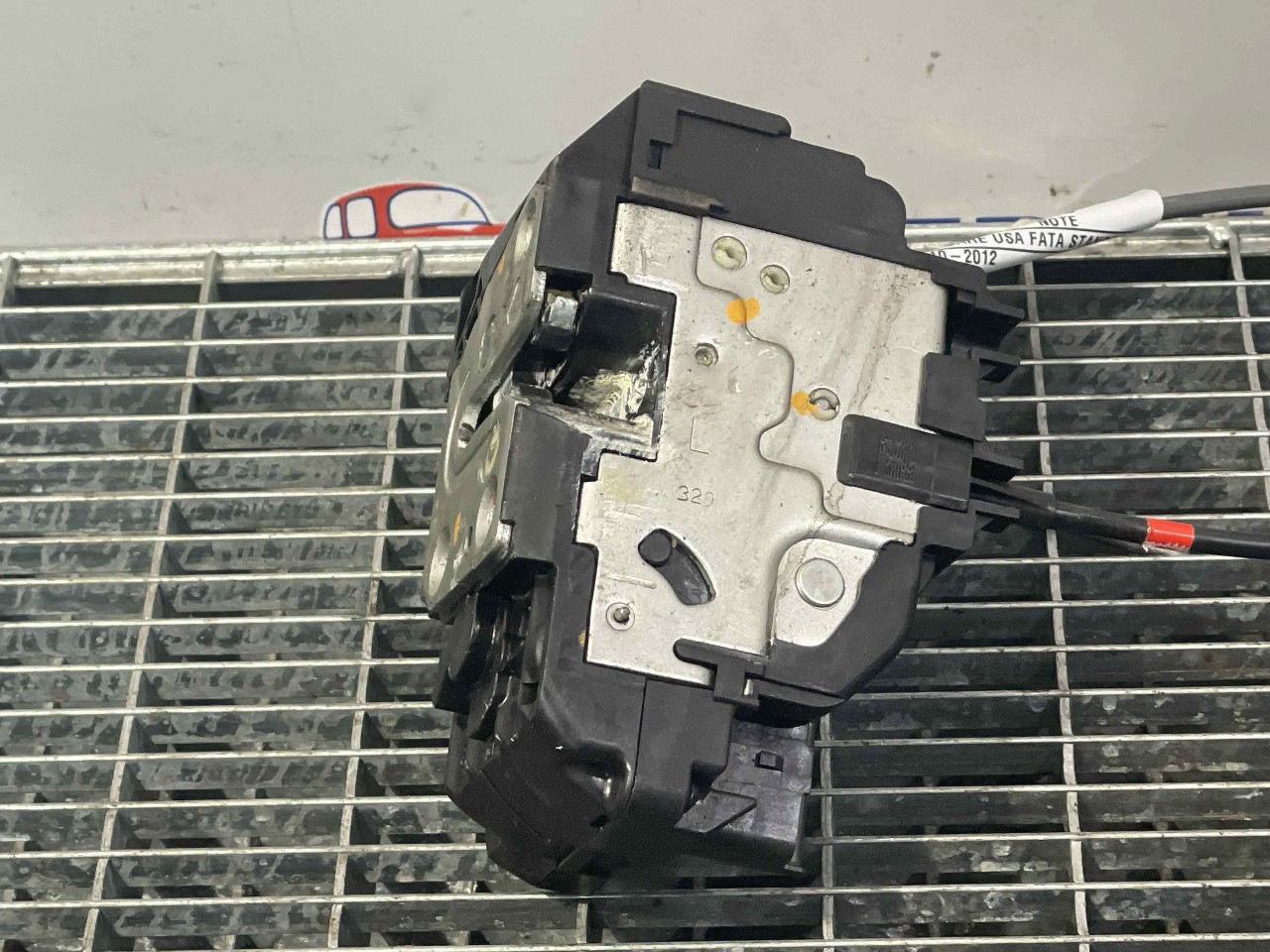 INCUIETOARE USA FATA STANGA NISSAN NOTE - - (2010 2012)