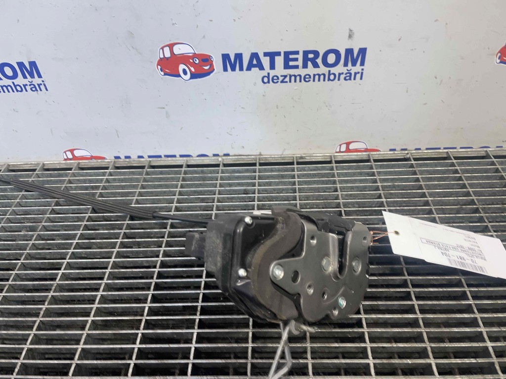 INCUIETOARE USA FATA STANGA OPEL ASTRA J - - (2009 2012)