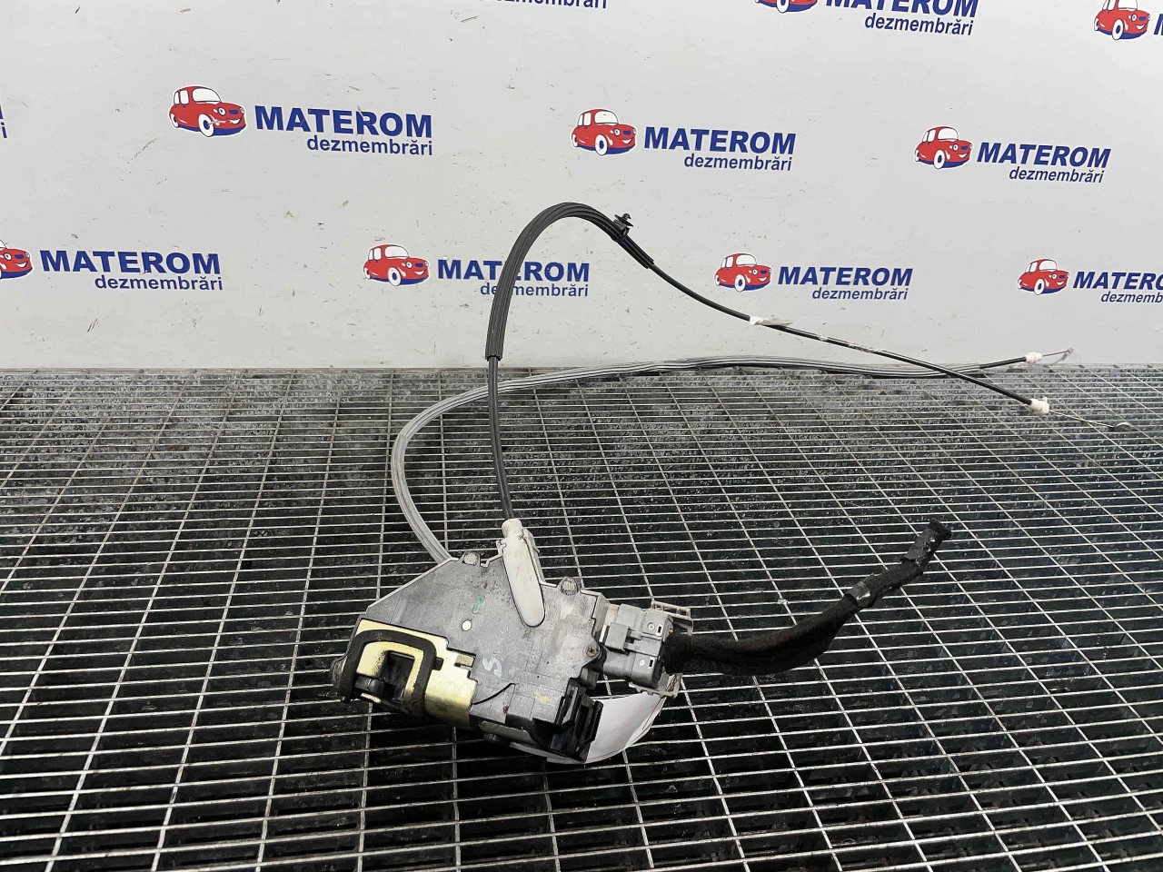 INCUIETOARE USA FATA STANGA PEUGEOT 1007 1007 - - (2005 2009)