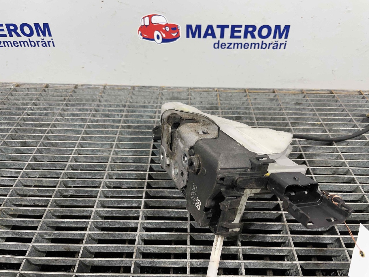 INCUIETOARE USA FATA STANGA PEUGEOT 3008 3008 - - (2008 2013)