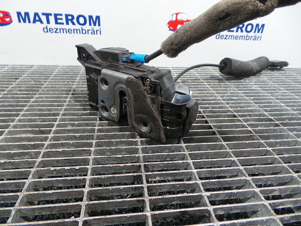 INCUIETOARE USA FATA STANGA RENAULT MEGANE - - (2012 2016)
