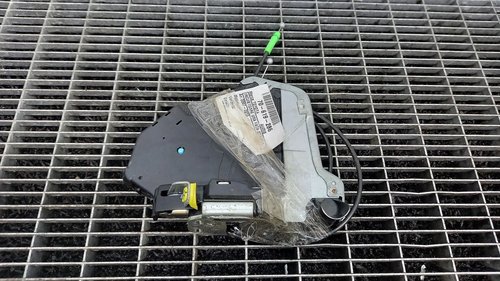 INCUIETOARE USA FATA STANGA TOYOTA AURIS - - (2006 2012)