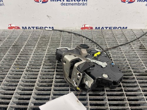 INCUIETOARE USA FATA STANGA TOYOTA AURIS - - (2012 2015)