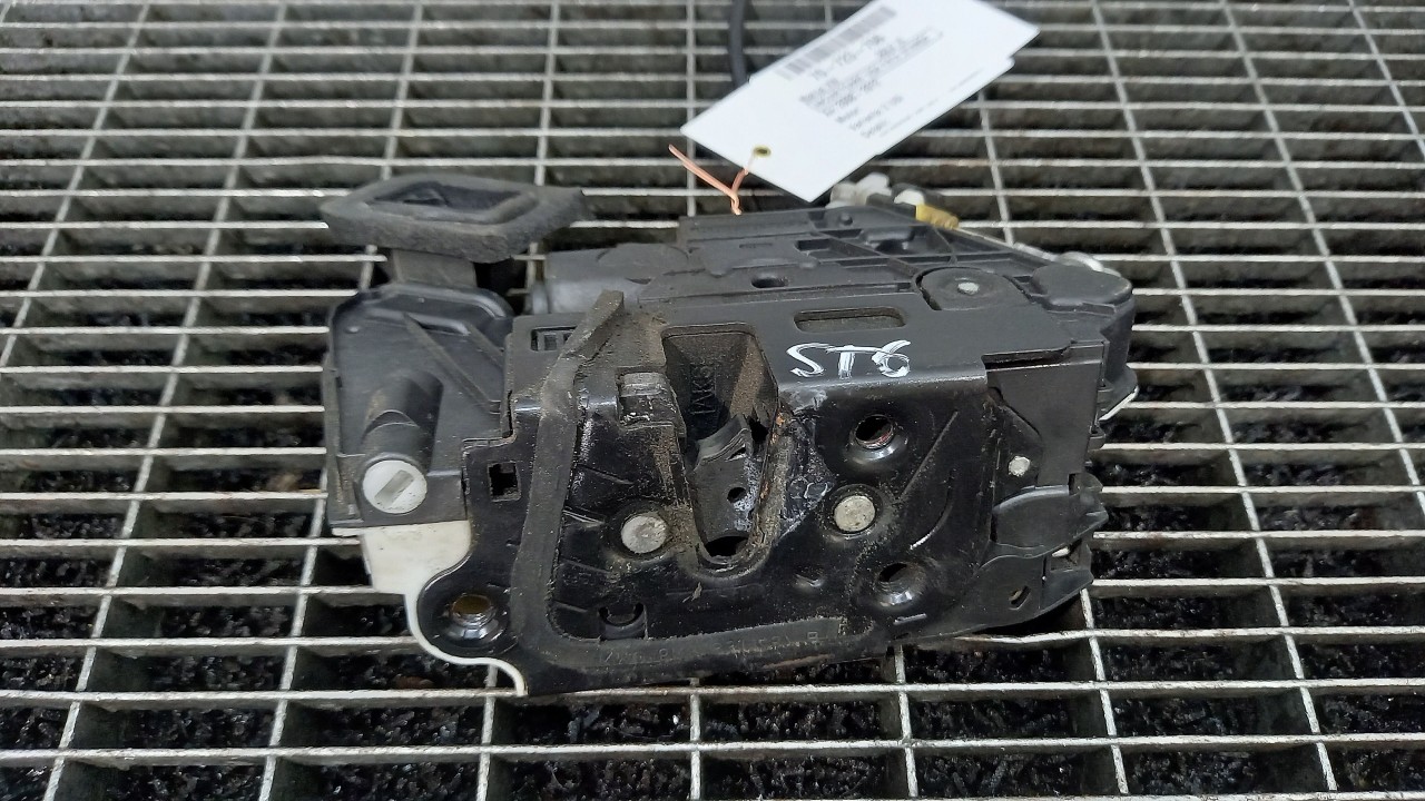 INCUIETOARE USA FATA STANGA VW GOLF VI - - (2008 2012)