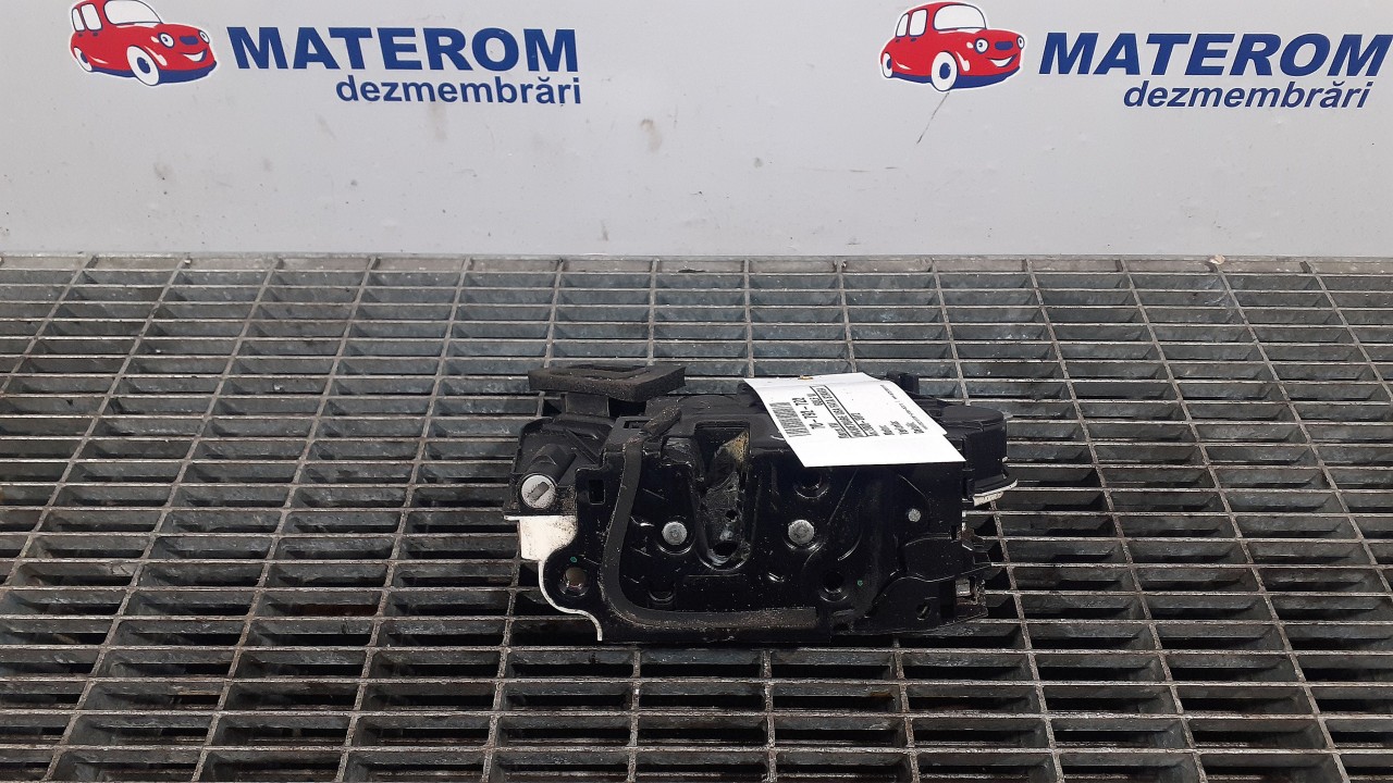 INCUIETOARE USA FATA STANGA VW GOLF VI - - (2008 2012)