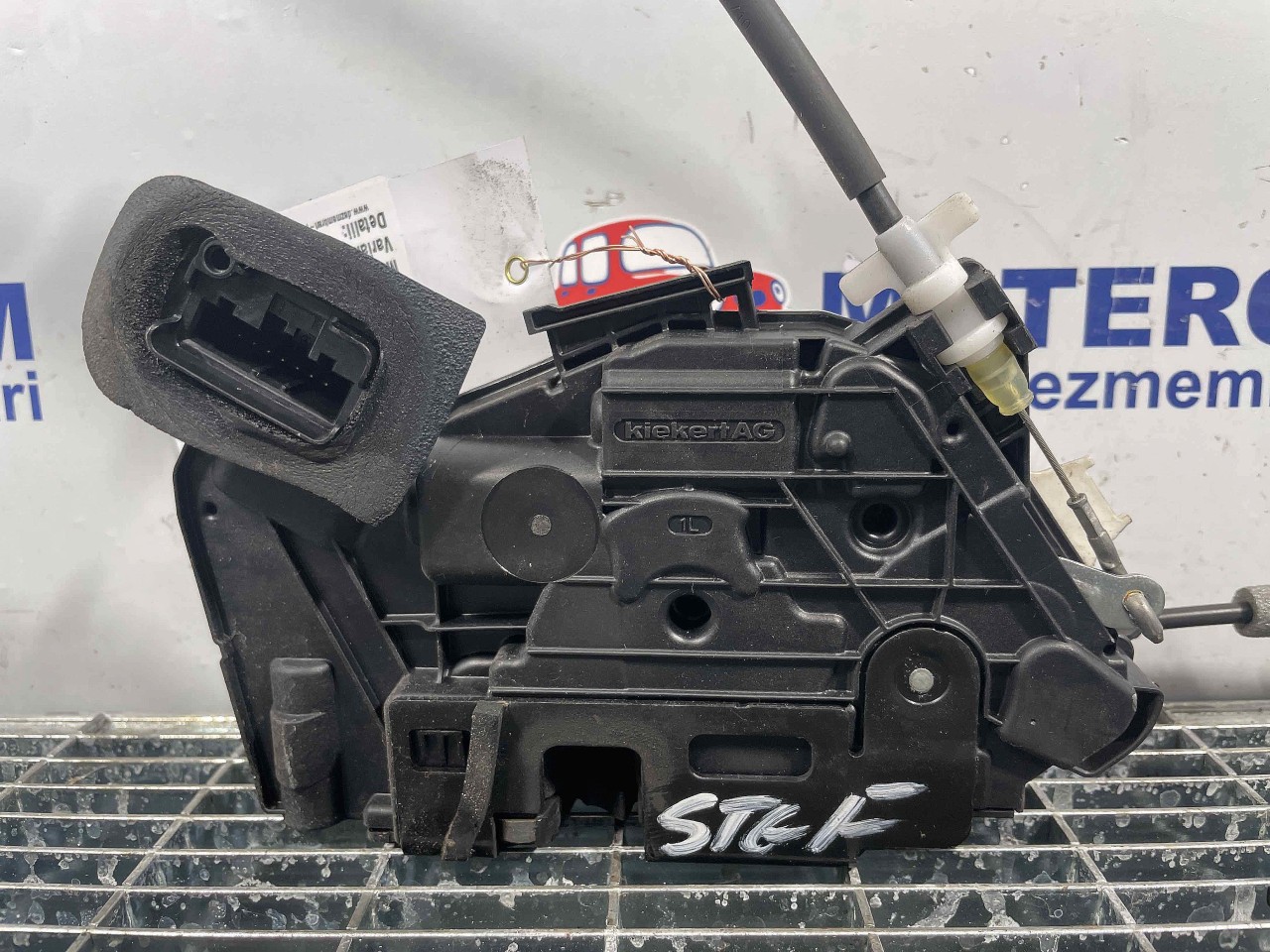 INCUIETOARE USA FATA STANGA VW GOLF VI - - (2008 2012)