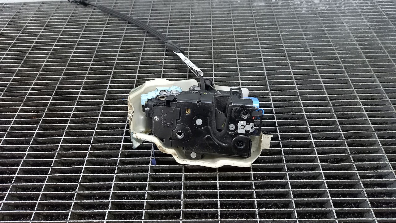INCUIETOARE USA FATA STANGA VW GOLF VI PLUS - - (2008 2014)