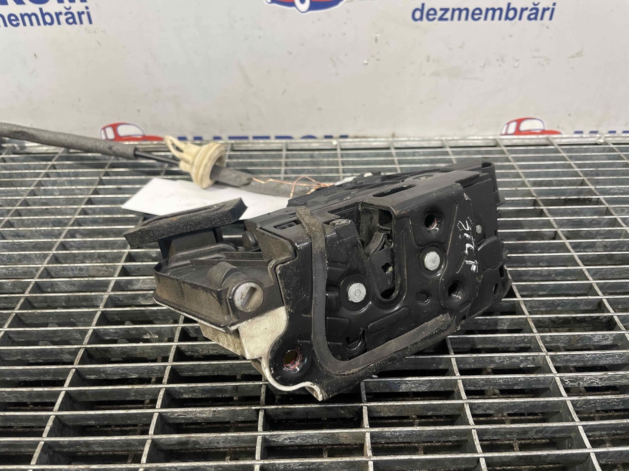 INCUIETOARE USA FATA STANGA VW GOLF VII - - (2012 2016)