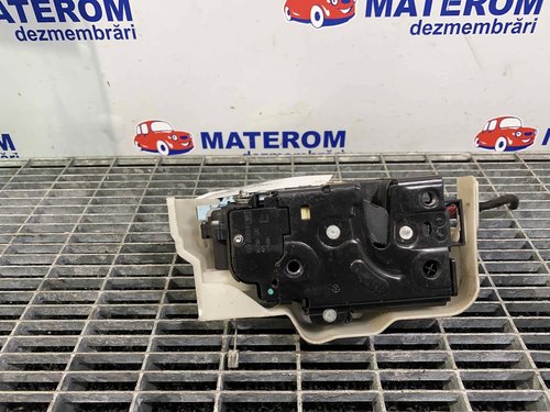 INCUIETOARE USA FATA STANGA VW TOURAN - - (2010 2015)